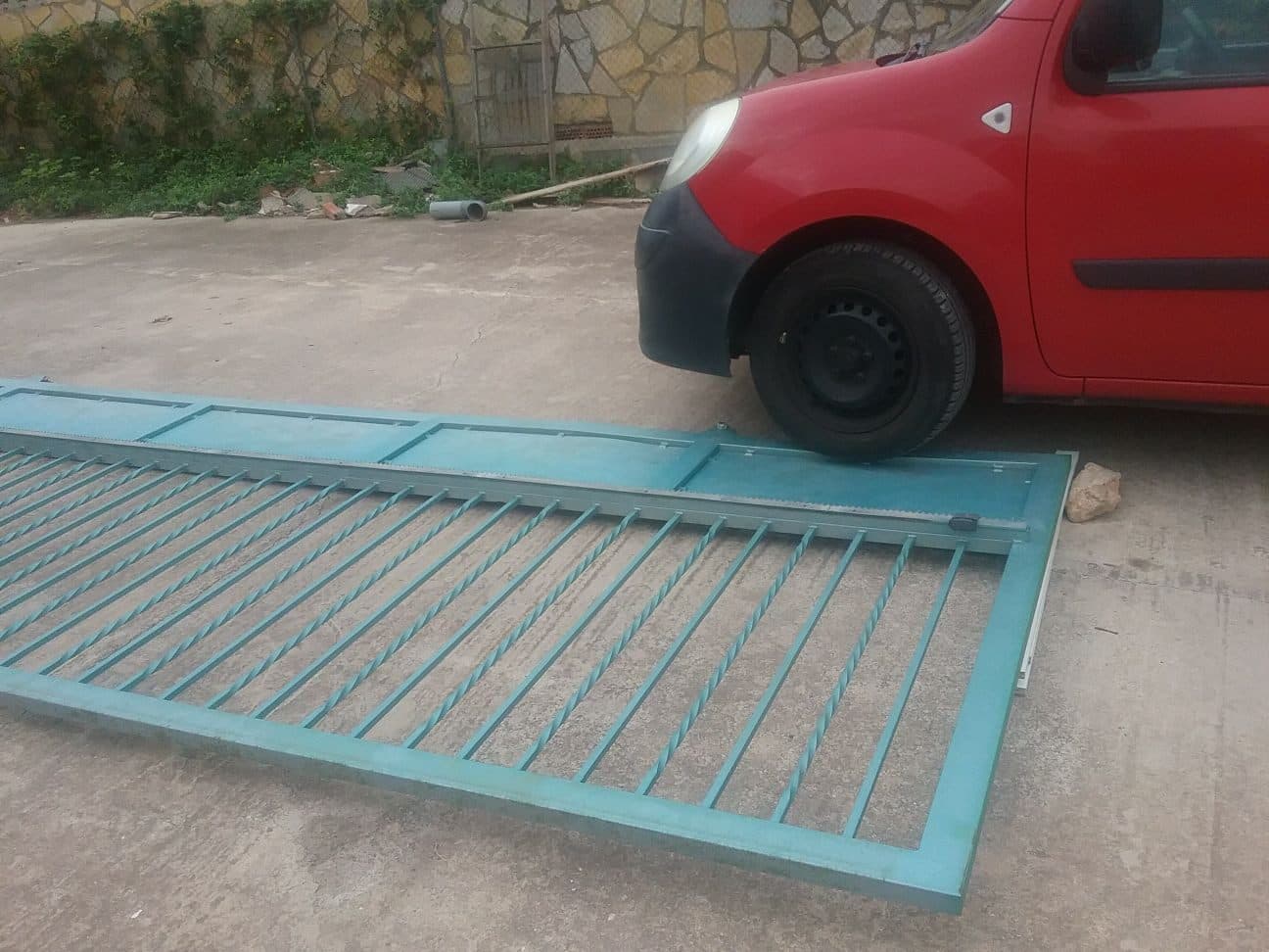 Reja metálica hecha a medida, lista para colocar